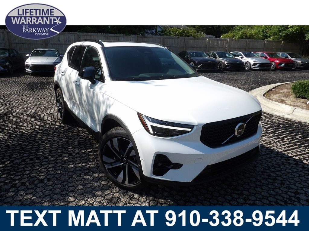 New 2026 Volvo XC40 B5 Ultra SUV