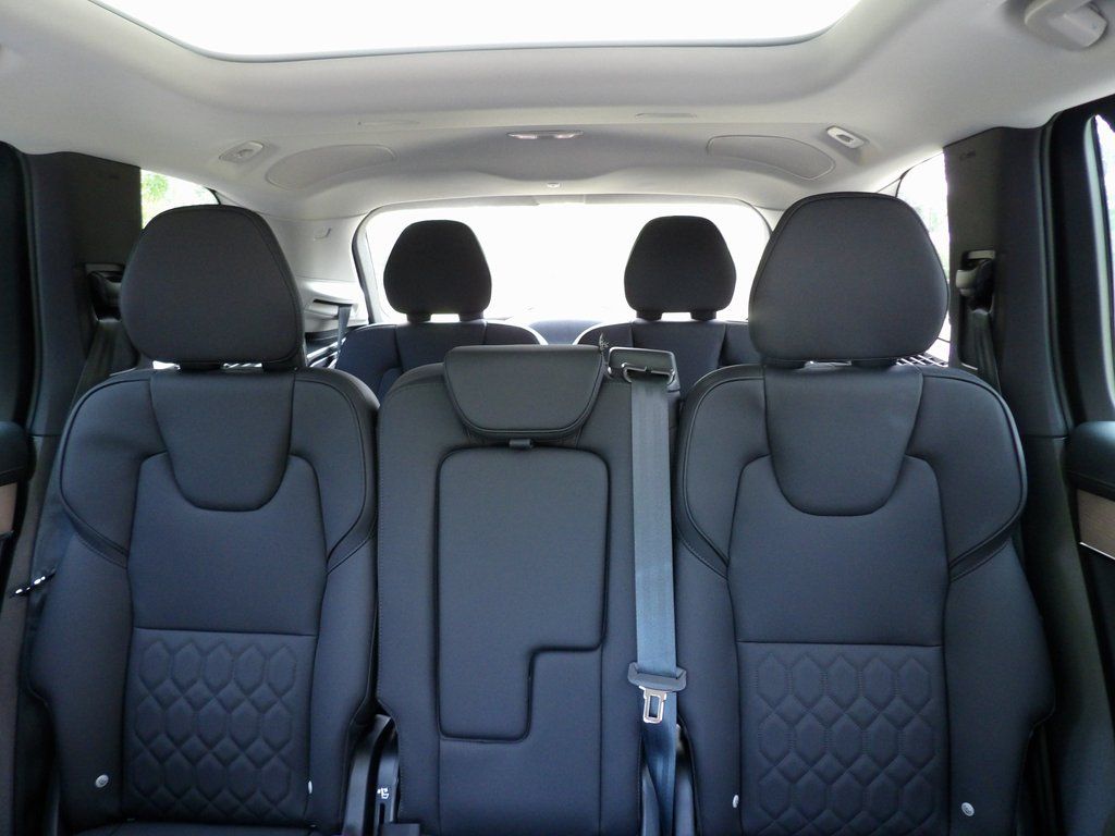 2025 Volvo XC90 Plus - Photo 18