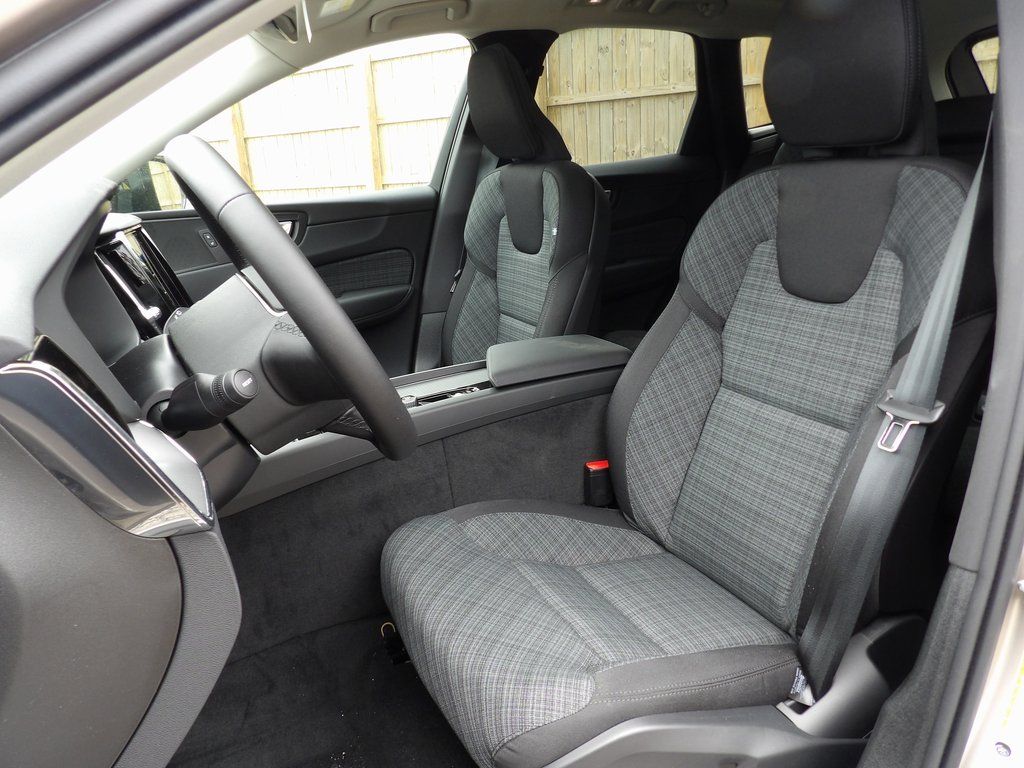 2025 Volvo XC60 Core - Photo 11