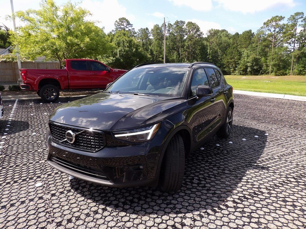 New 2026 Volvo XC40 B5 Plus SUV