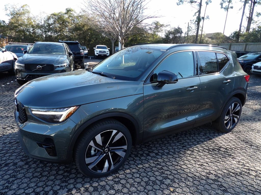 New 2026 Volvo XC40 B5 Ultra SUV