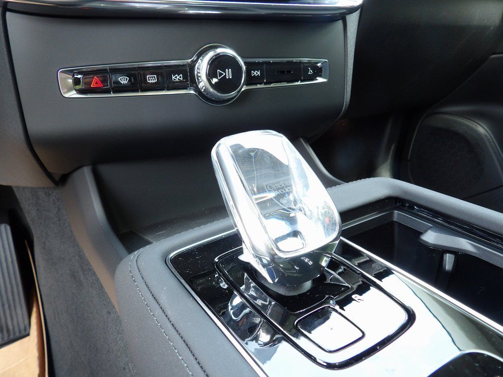 2025 Volvo XC90 Plus - Photo 30