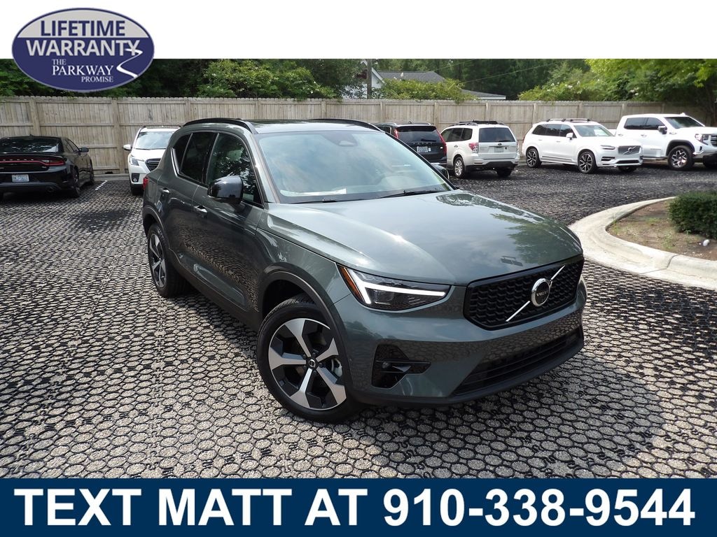 New 2026 Volvo XC40 B5 Plus SUV