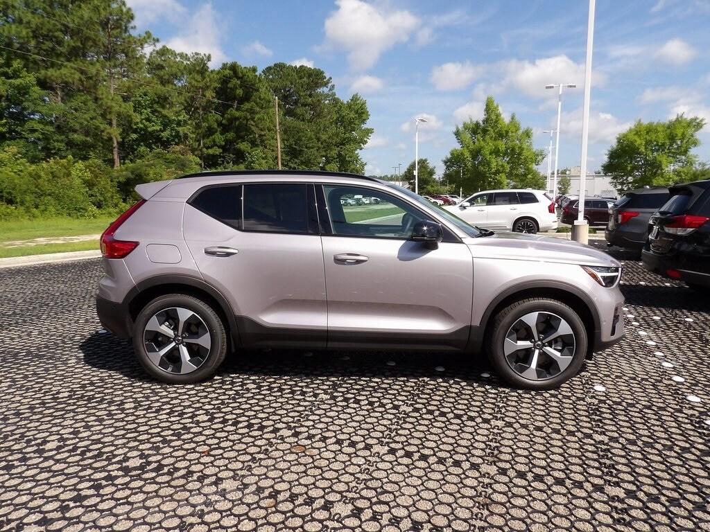 2026 Volvo XC40 Plus photo 4