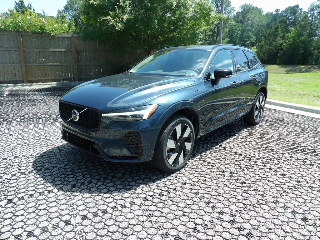 2025 Volvo XC60 T8 Plus photo 2