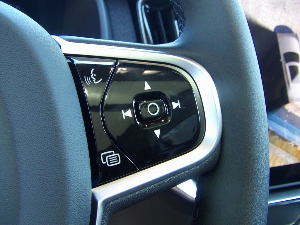 2025 Volvo XC90 Plus - Photo 23