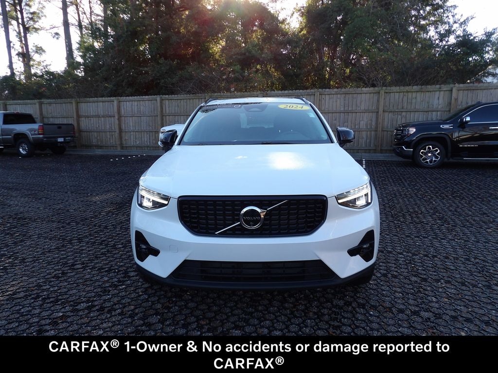 Certified 2024 Volvo XC40 B5 Plus Dark Theme SUV