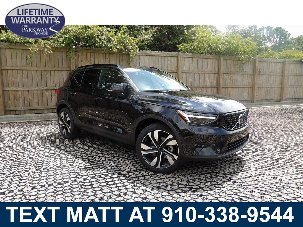 2025 Volvo XC40 Plus's photo