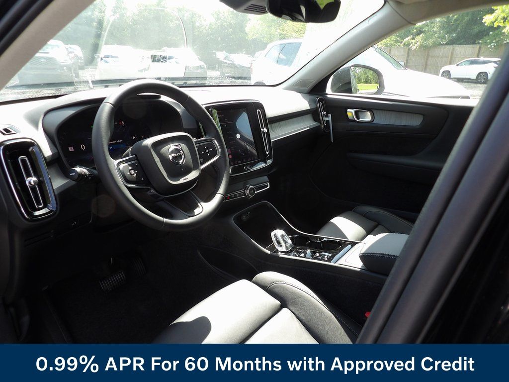 2026 Volvo XC40 Plus - Photo 9