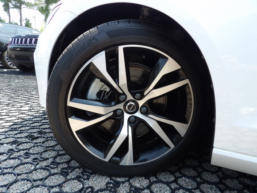 2025 Volvo S60 Core - Photo 28