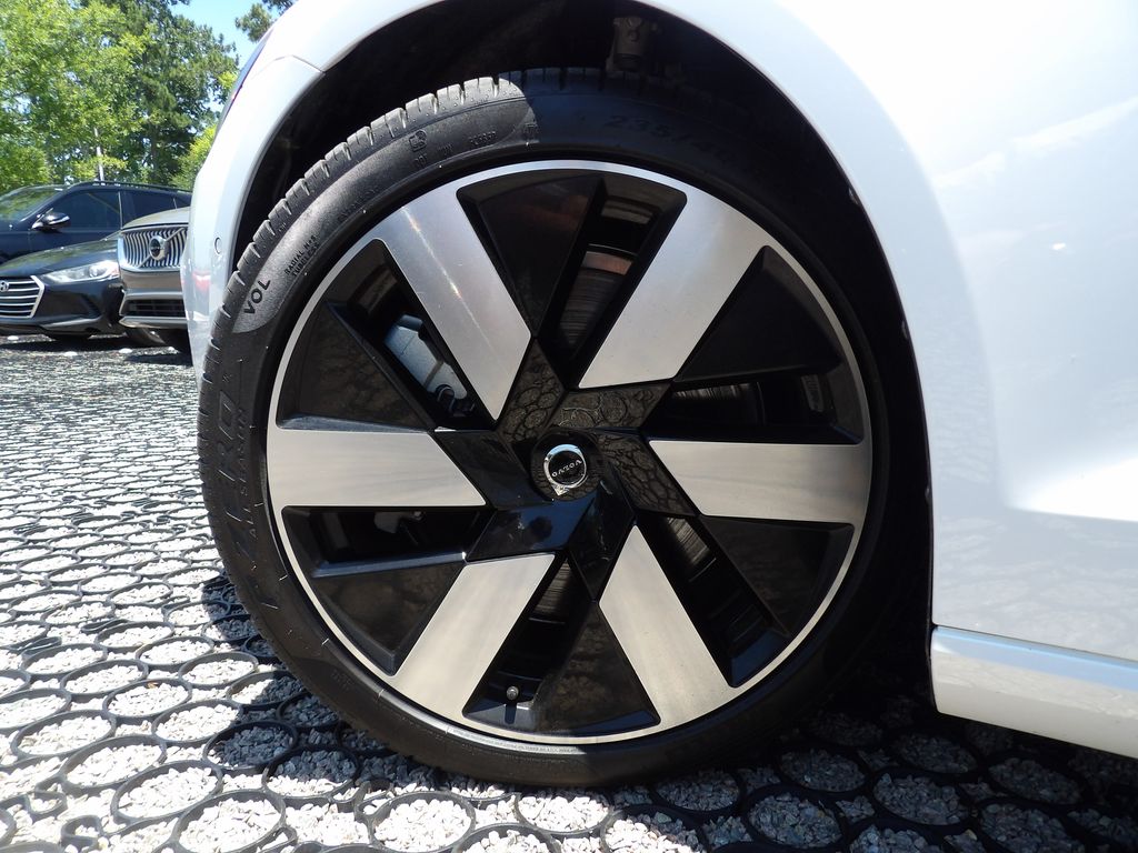 2025 Volvo S60 Plus - Photo 29