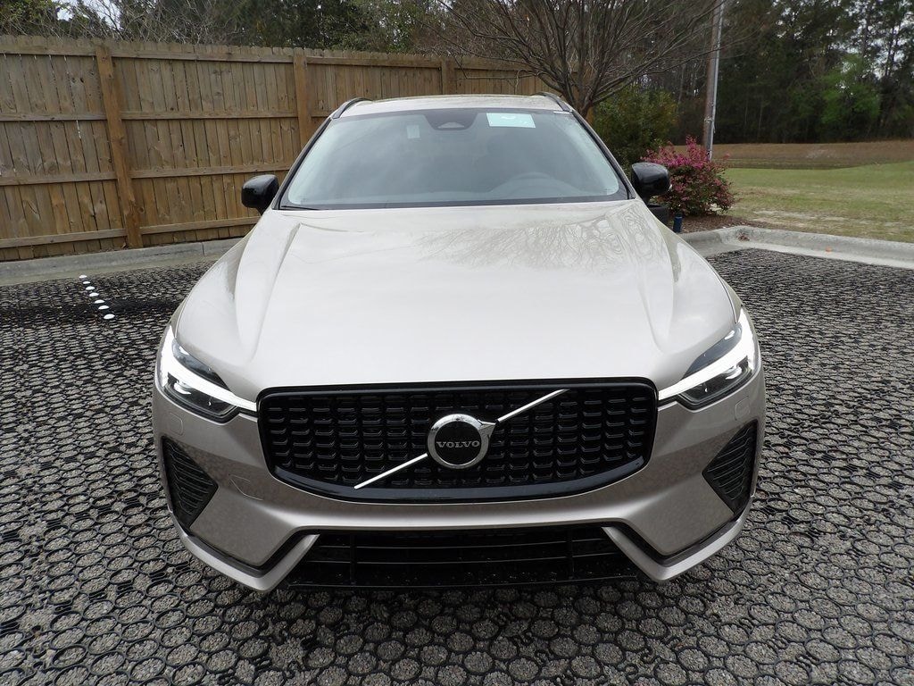 New 2025 Volvo XC60 B5 Core SUV