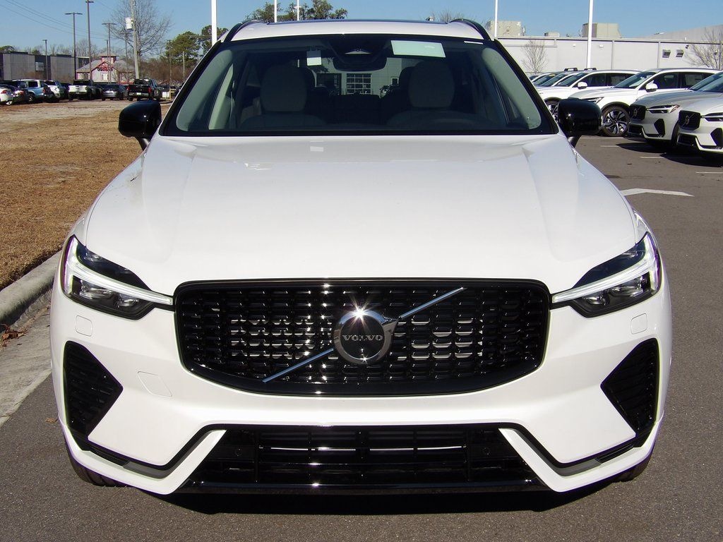 New 2025 Volvo XC60 plug-in hybrid T8 Plus SUV