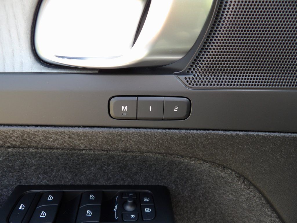 2026 Volvo XC40 Plus - Photo 13