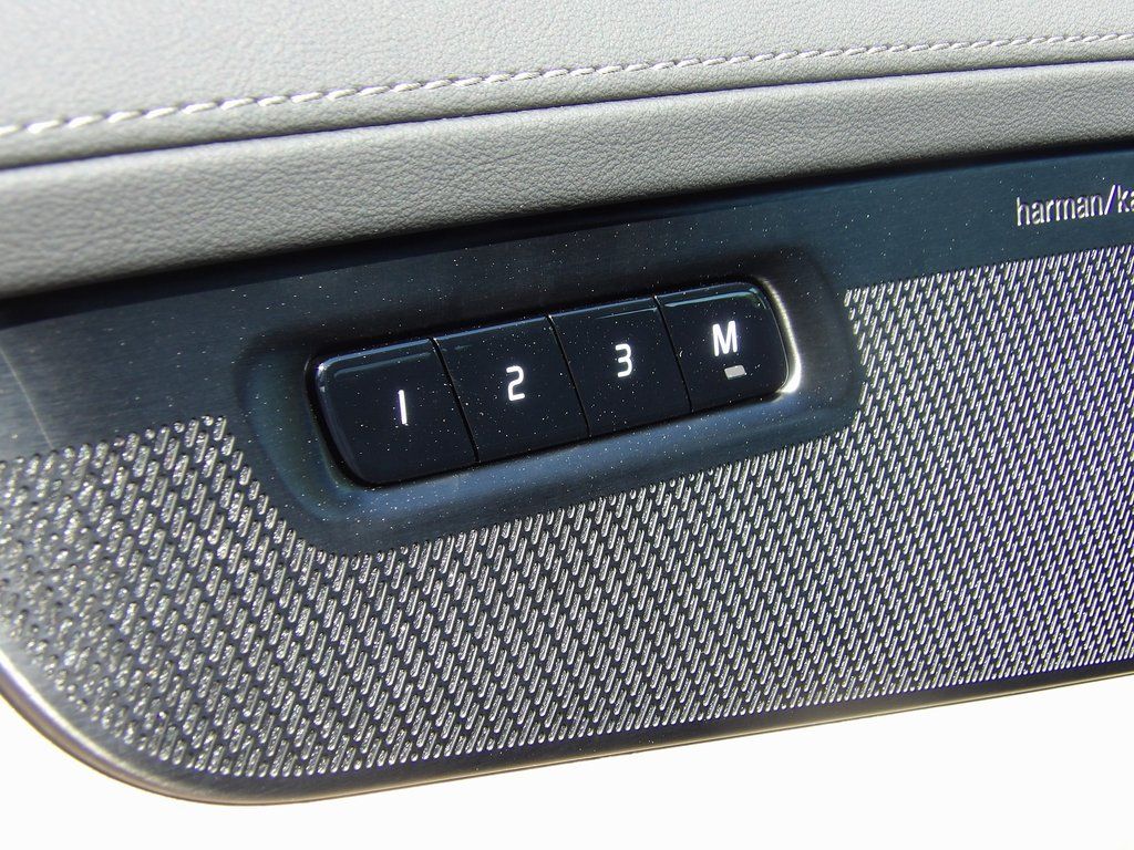 2025 Volvo XC90 Plus - Photo 20