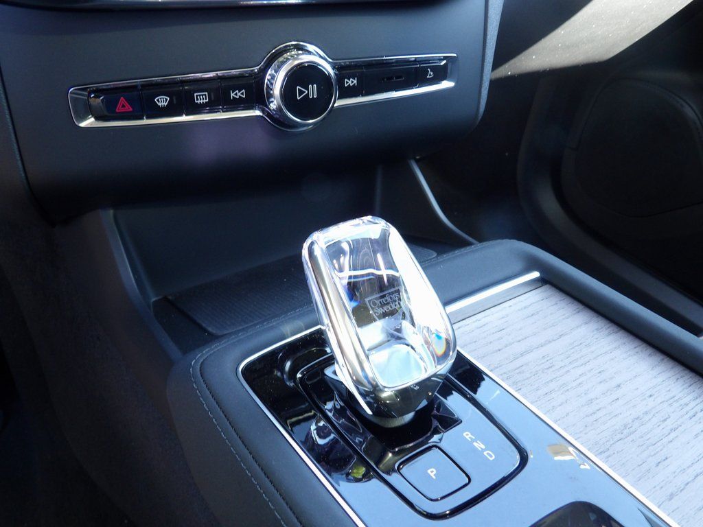 2025 Volvo XC90 Plus - Photo 28