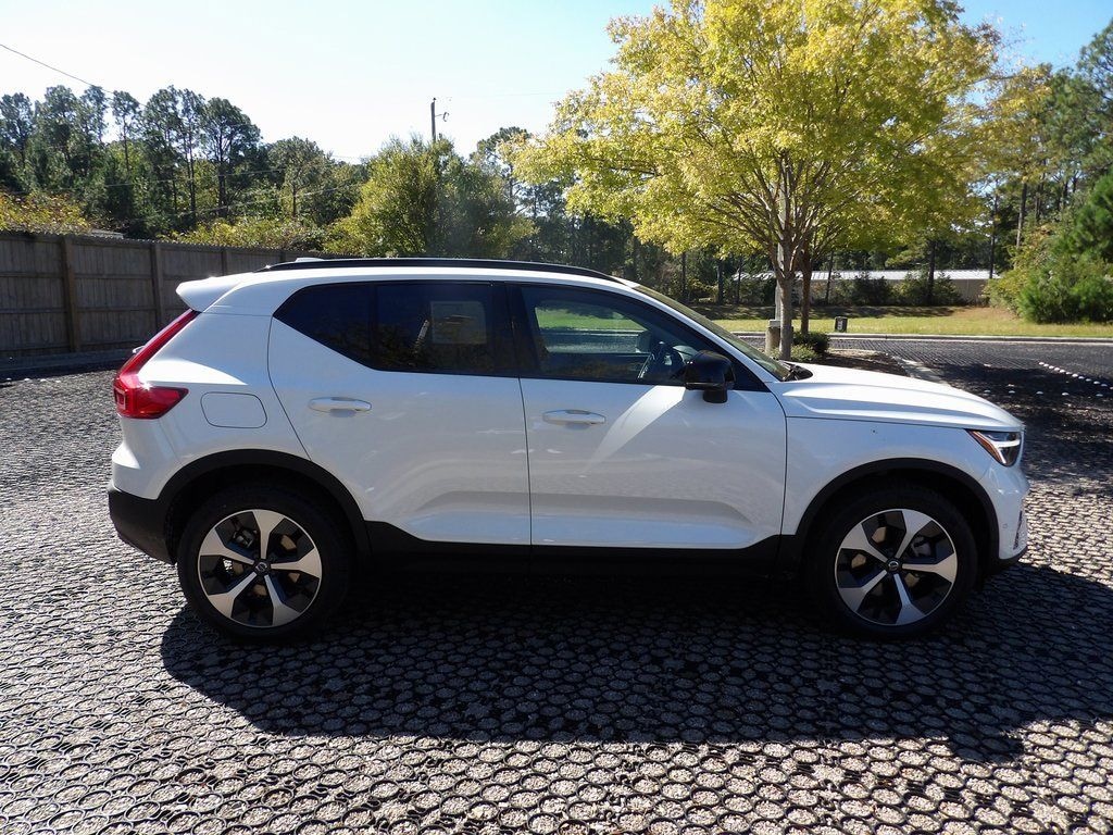 New 2026 Volvo XC40 B5 Plus SUV