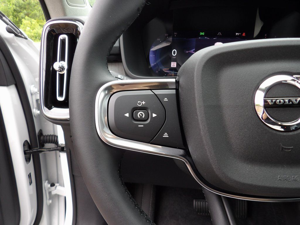2025 Volvo XC40 Core - Photo 17
