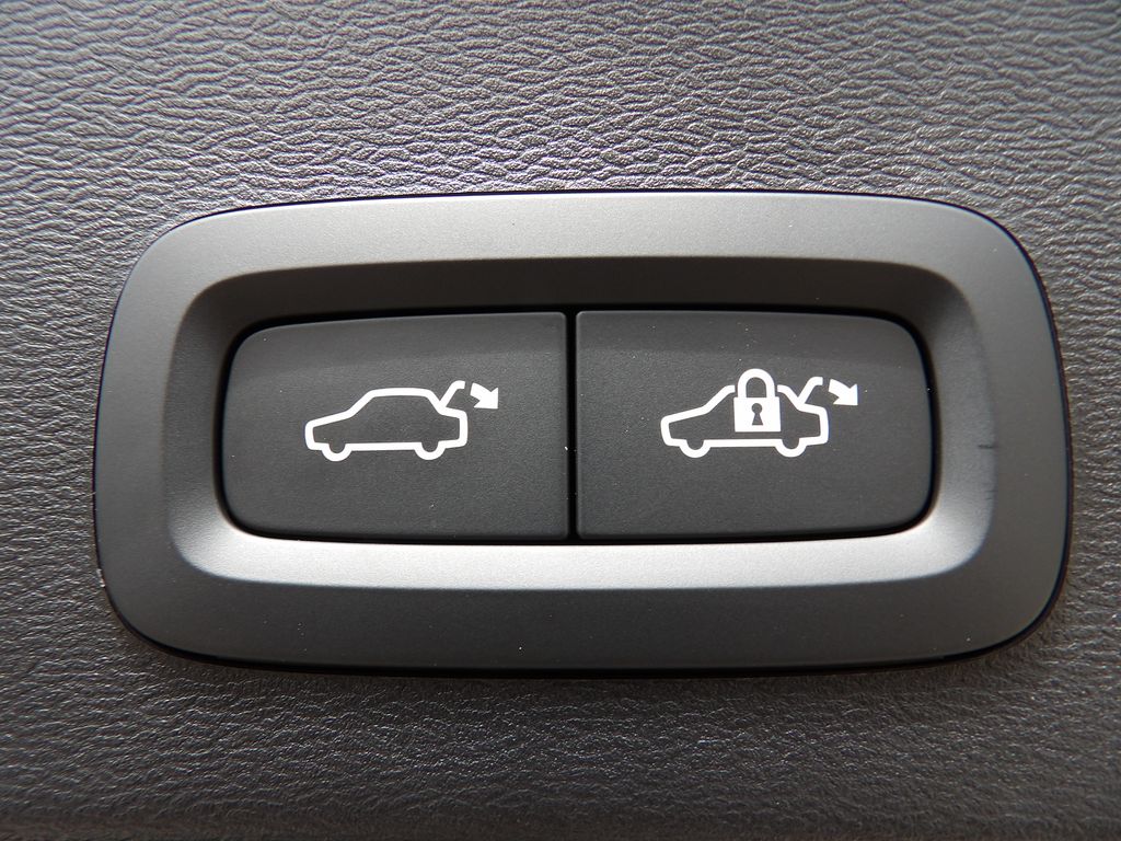 2025 Volvo XC40 Ultra - Photo 26