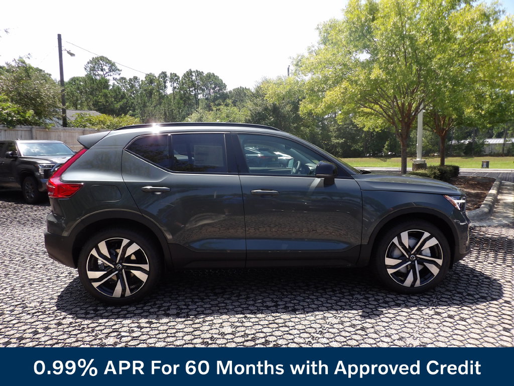 New 2026 Volvo XC40 B5 Plus SUV