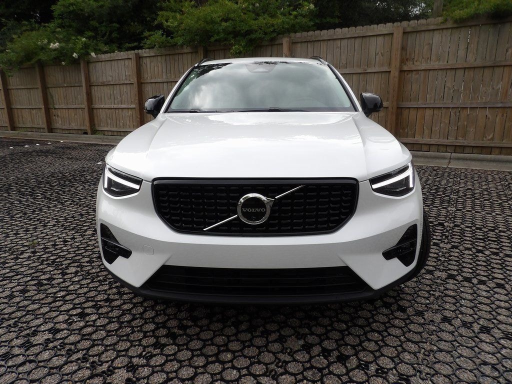 New 2026 Volvo XC40 B5 Plus SUV