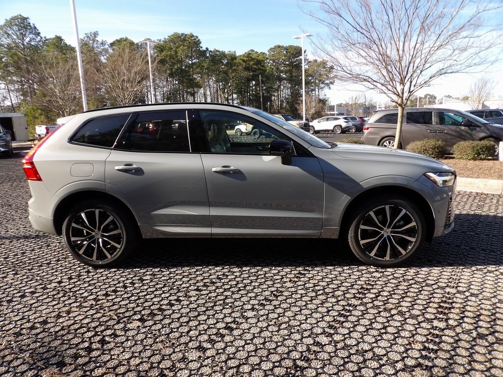 2025 Volvo XC60 B5 Plus photo 4