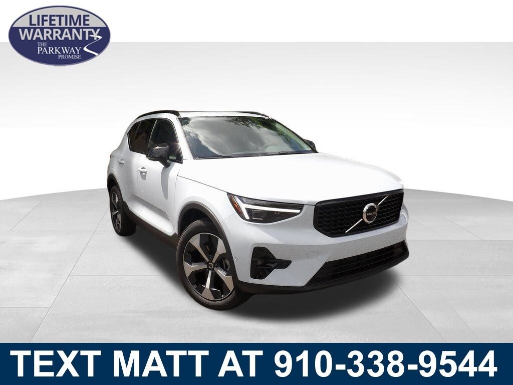 New 2026 Volvo XC40 B5 Plus SUV