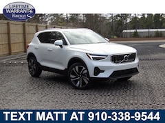 2025 Volvo XC40 B5 Ultra Bright Theme SUV