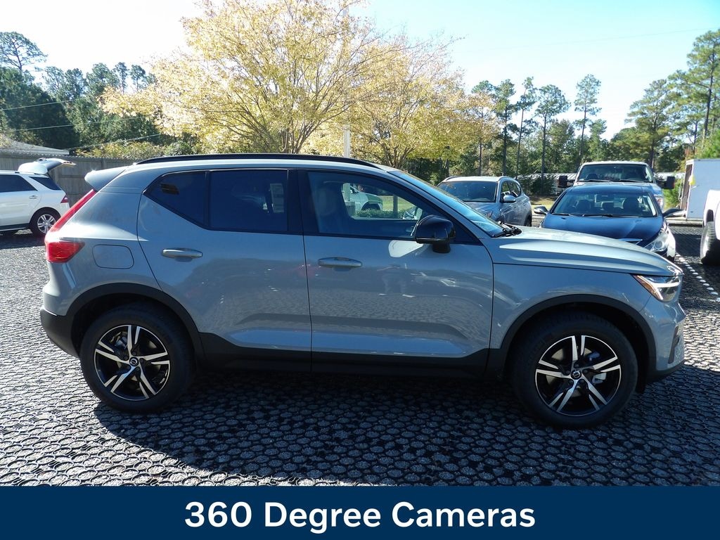 New 2026 Volvo XC40 B4 Core SUV