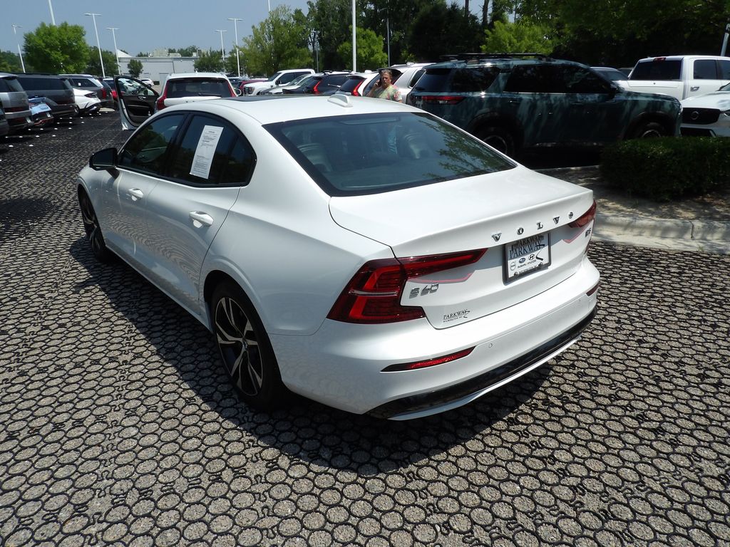 2025 Volvo S60 Core - Photo 9