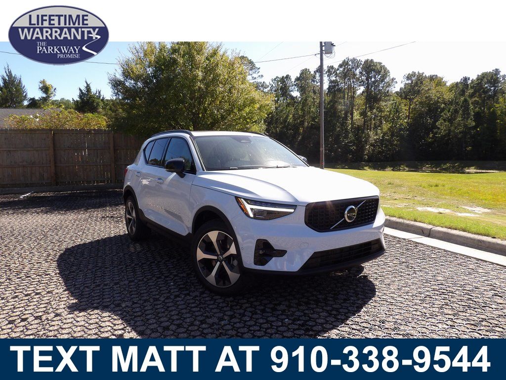 2026 Volvo XC40 Plus's photo