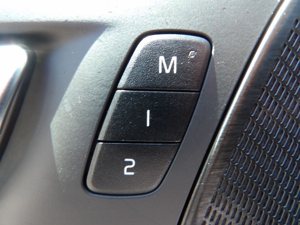 2025 Volvo S60 Plus - Photo 14