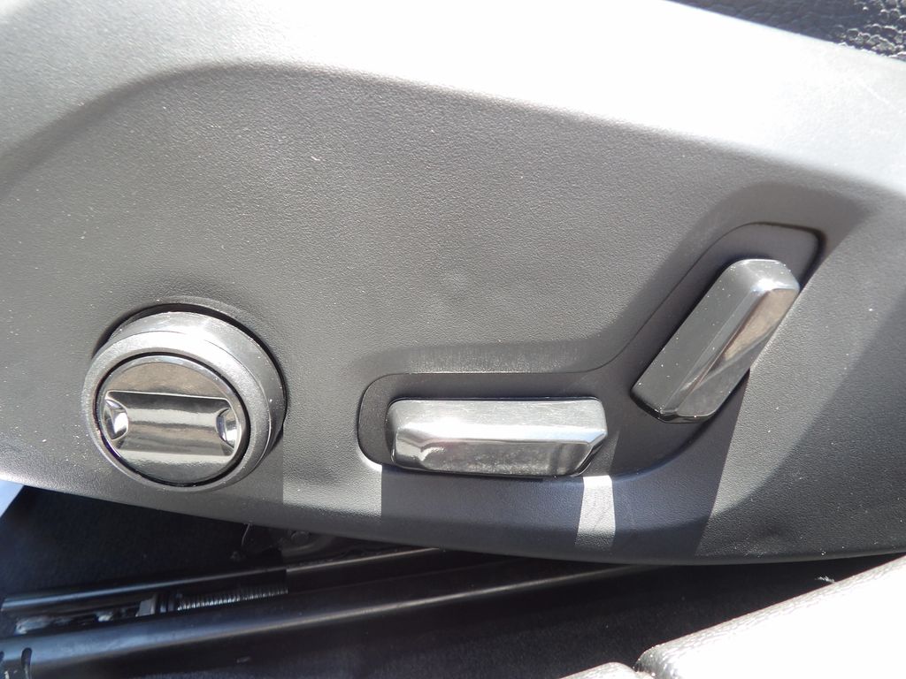 2025 Volvo S60 Plus - Photo 16