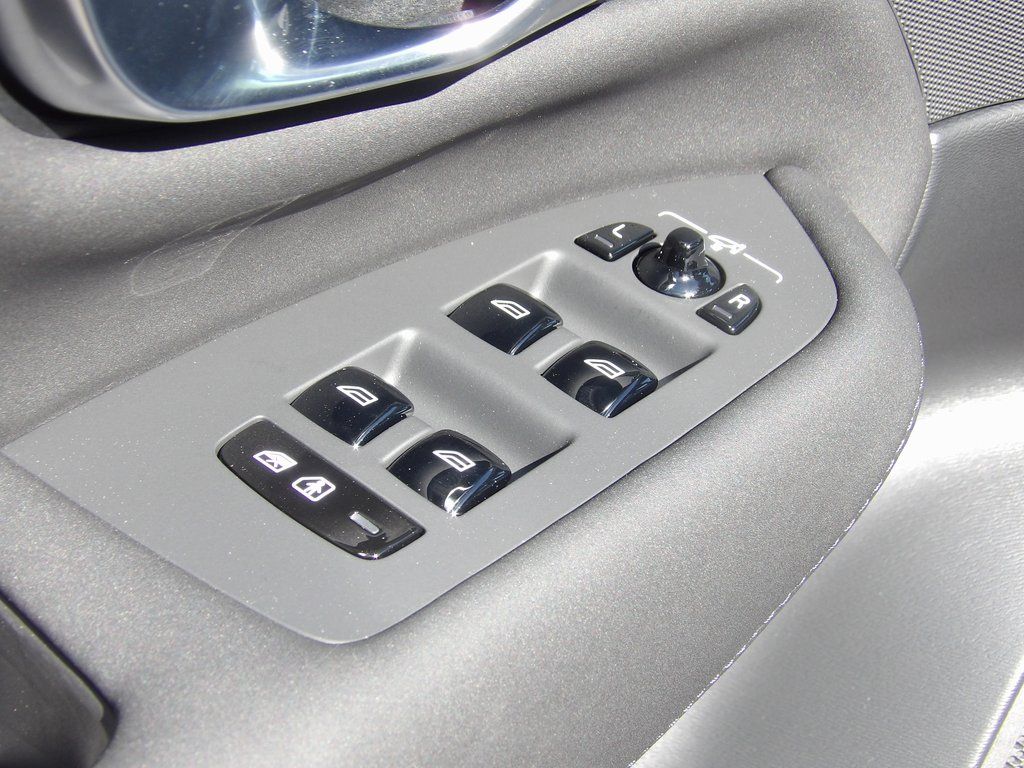 2025 Volvo XC90 Plus - Photo 19