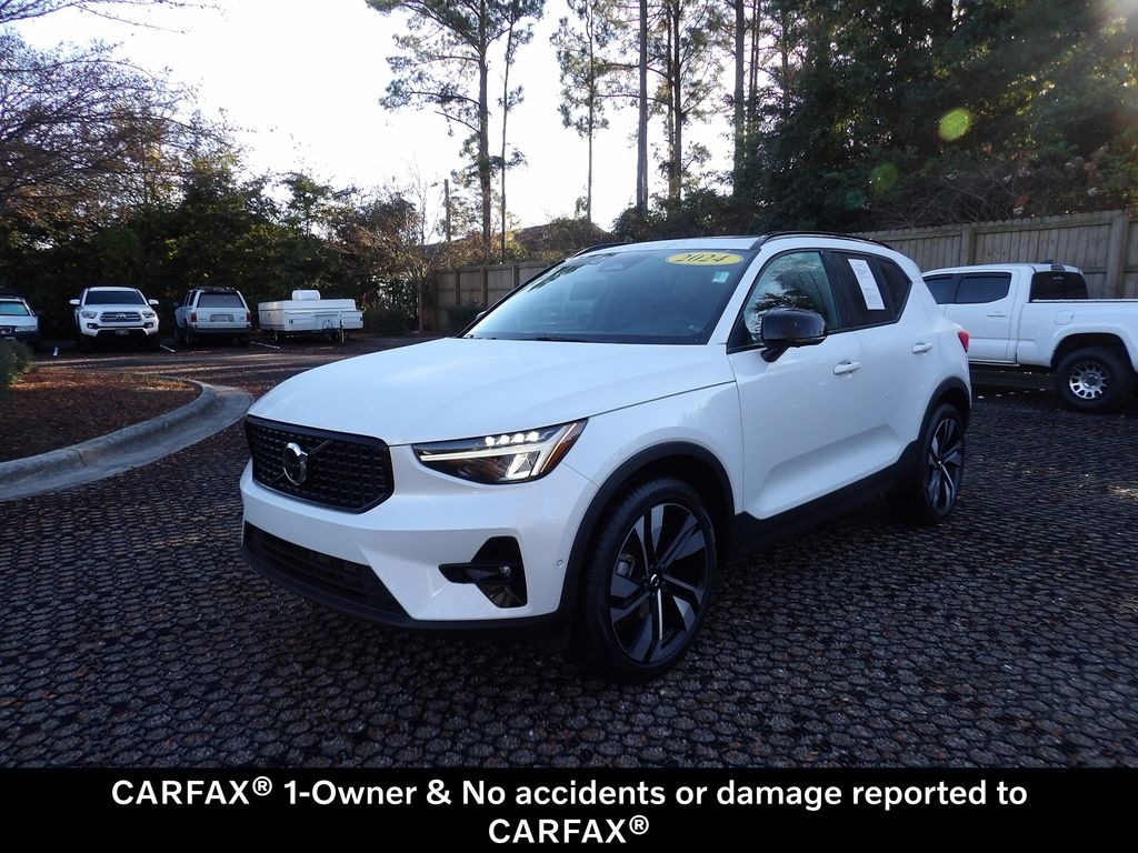 Certified 2024 Volvo XC40 B5 Plus Dark Theme SUV