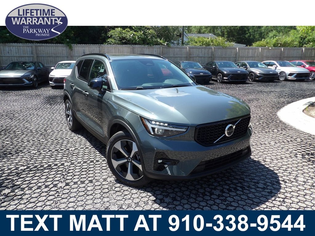 New 2026 Volvo XC40 B5 Plus SUV