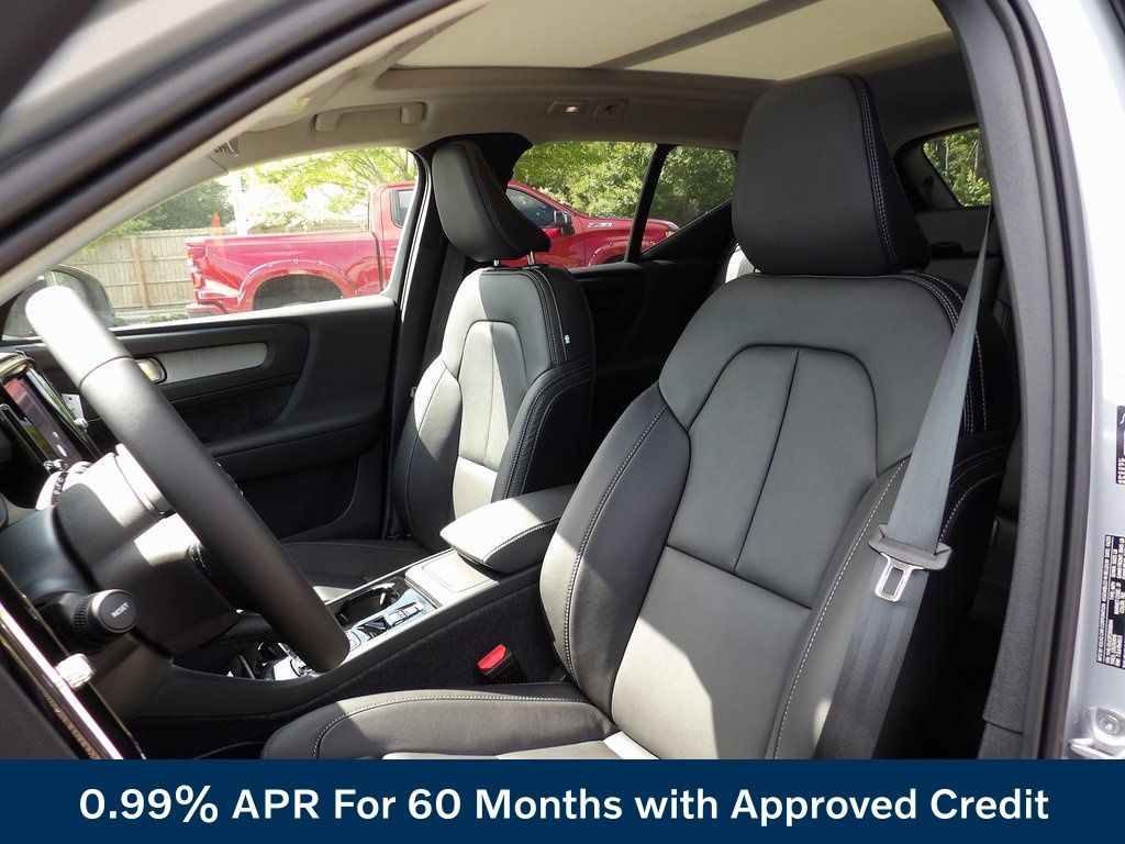 2026 Volvo XC40 Plus - Photo 10