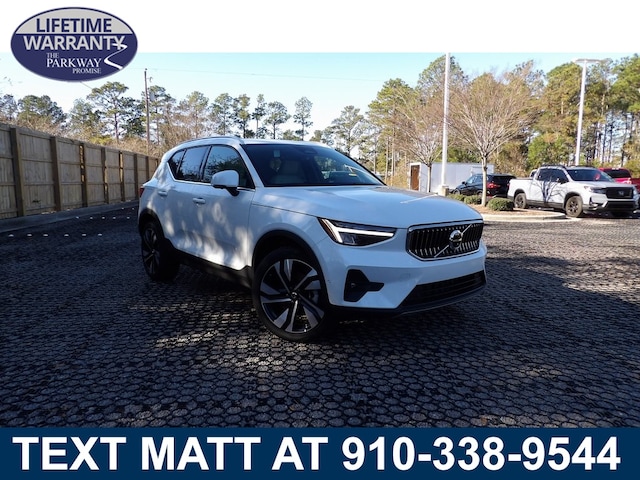 2025 Volvo XC40 B5 Plus Bright Theme SUV