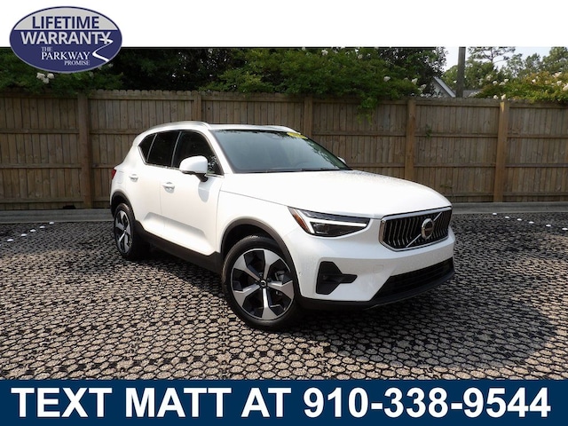 2025 Volvo XC40 B5 Plus Bright Theme AWD SUV