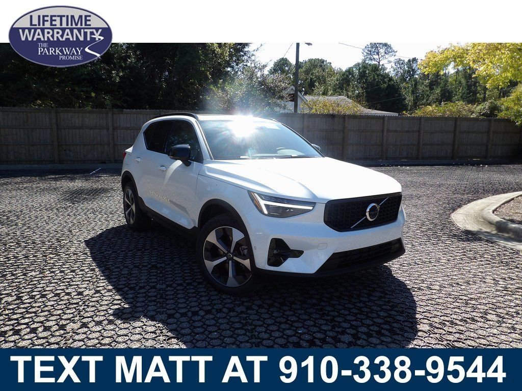 New 2026 Volvo XC40 B5 Plus SUV