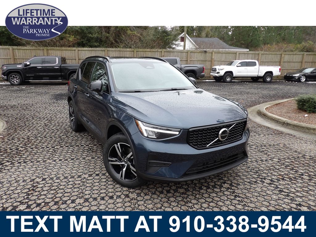 2026 Volvo XC40 B5 Core Dark AWD's photo