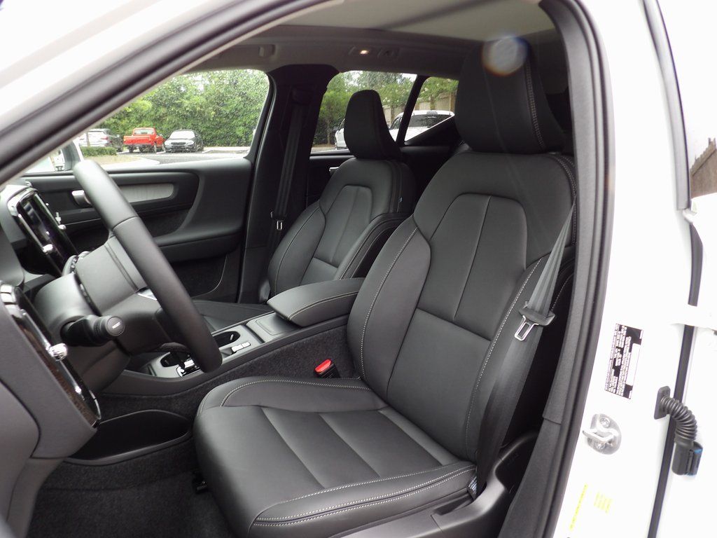 2025 Volvo XC40 Core - Photo 14