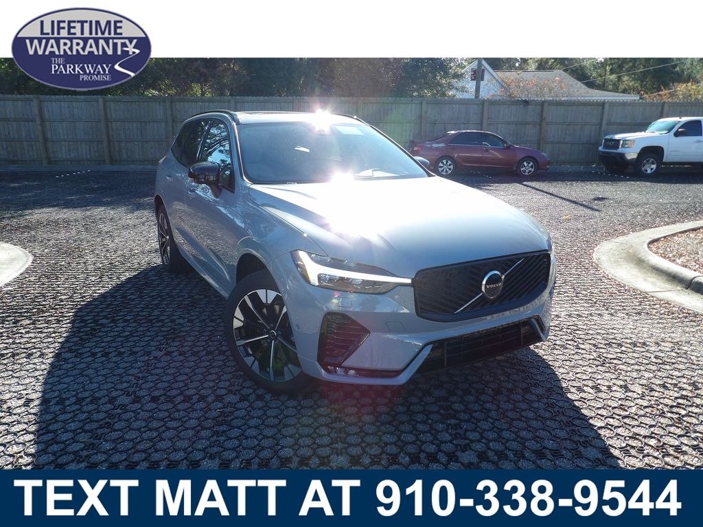 2026 Volvo XC60 Plus's photo