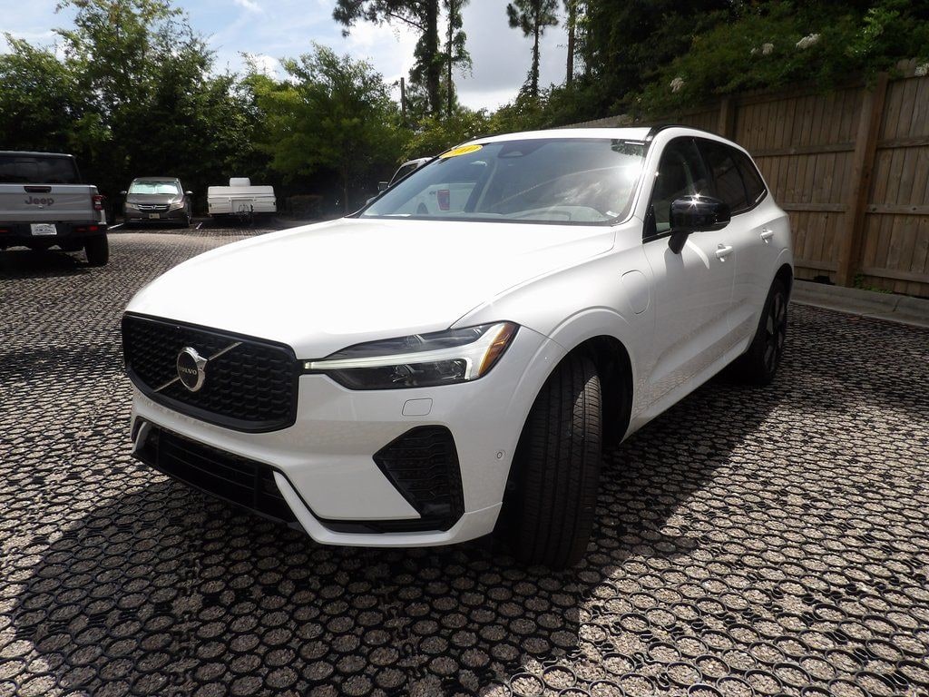 New 2025 Volvo XC60 plug-in hybrid T8 Plus SUV
