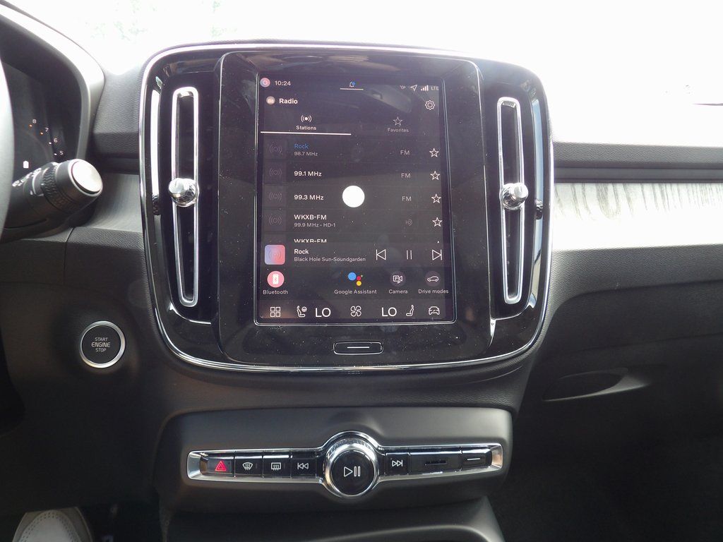 2026 Volvo XC40 Plus - Photo 18