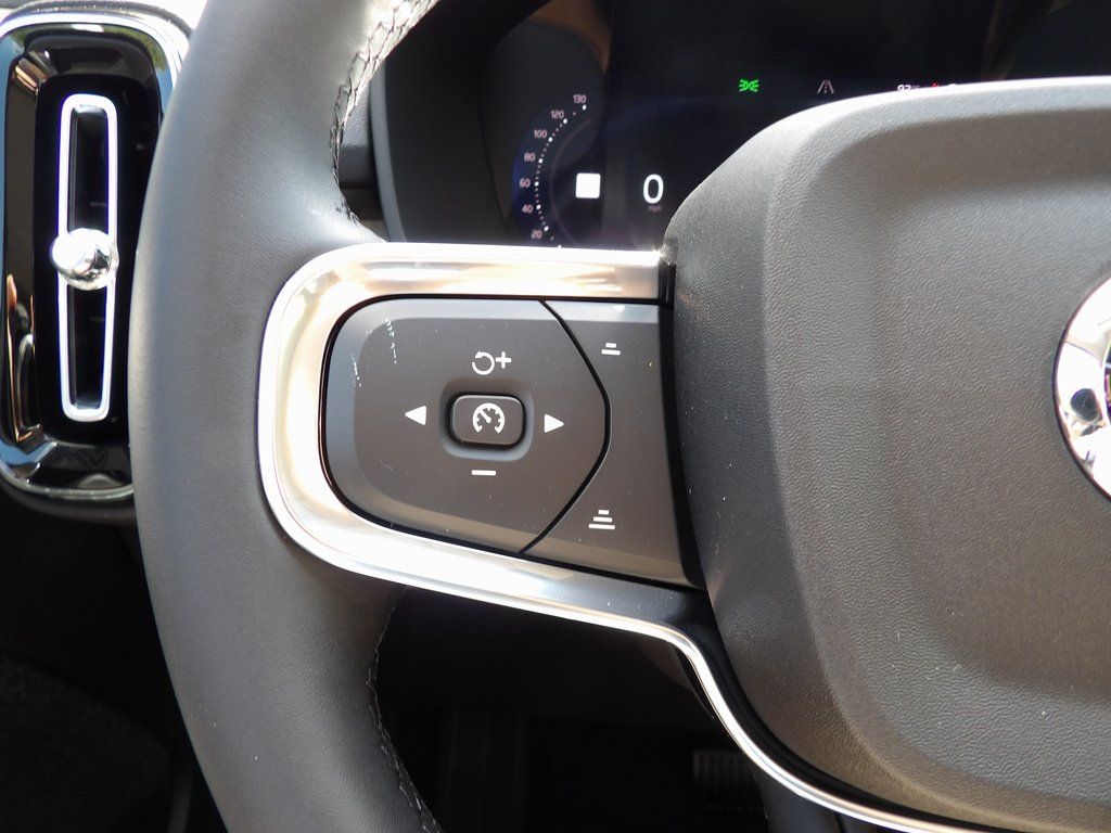 2026 Volvo XC40 Plus - Photo 15