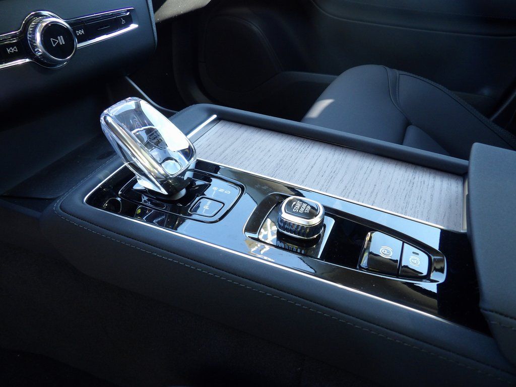 2025 Volvo XC90 Plus - Photo 30