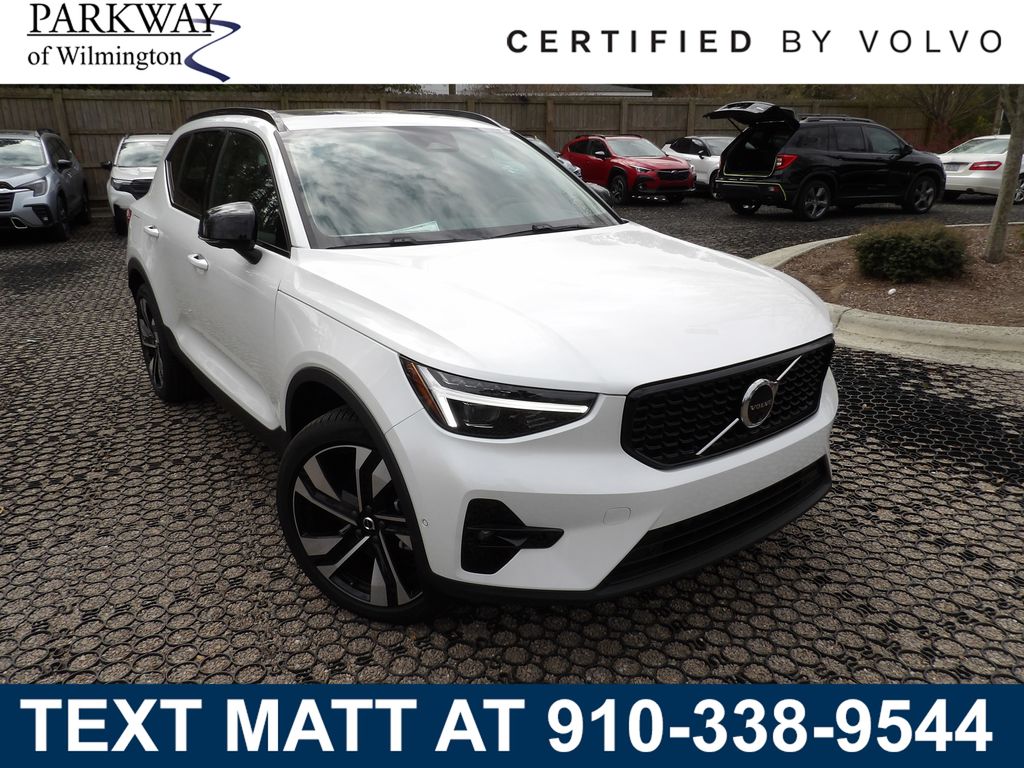 2025 Volvo XC40