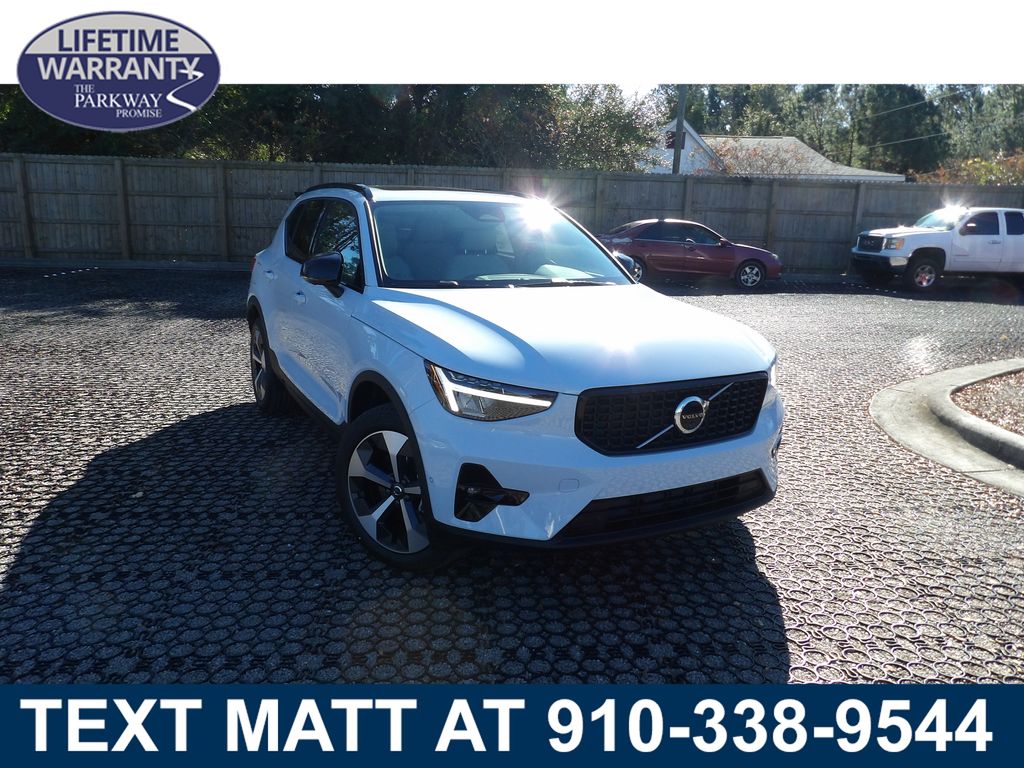 2026 Volvo XC40 Plus's photo