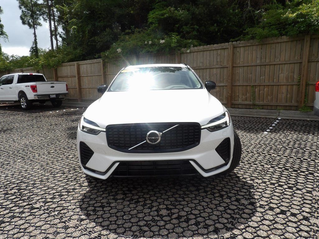 New 2025 Volvo XC60 plug-in hybrid T8 Plus SUV